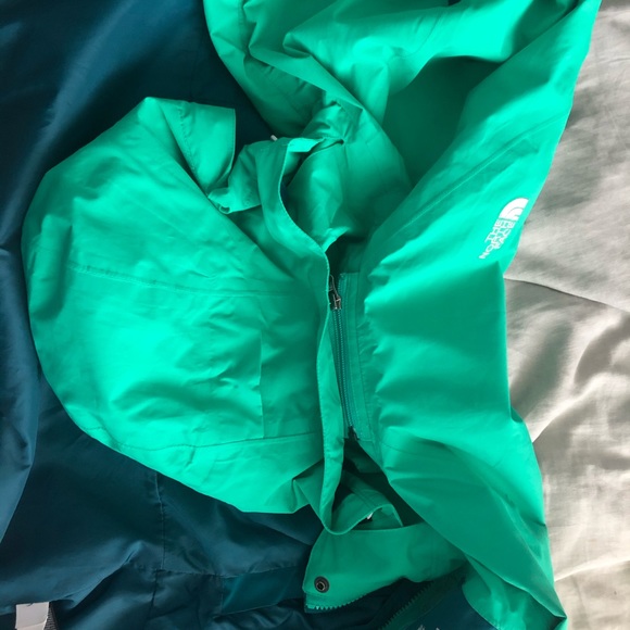 North Face Wind Breaker - Picture 6 of 7
